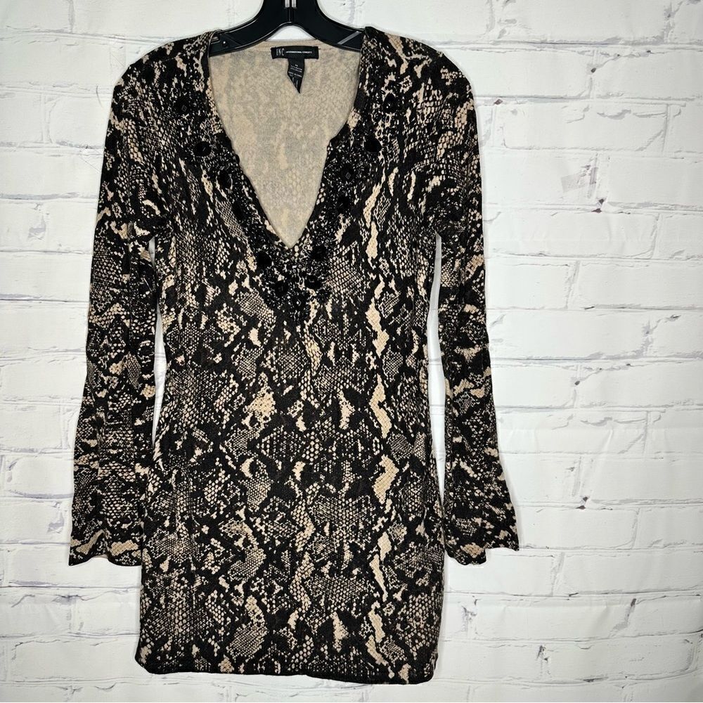 Inc International medium top with jewels‎